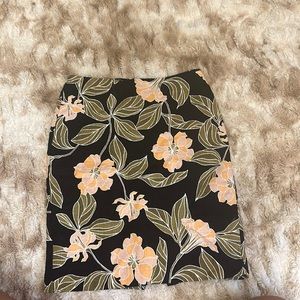 Ann Taylor factory store black floral pencil skirt size 2 gently used.